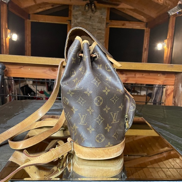 Louis Vuitton monogram backpack - Picture 3 of 13